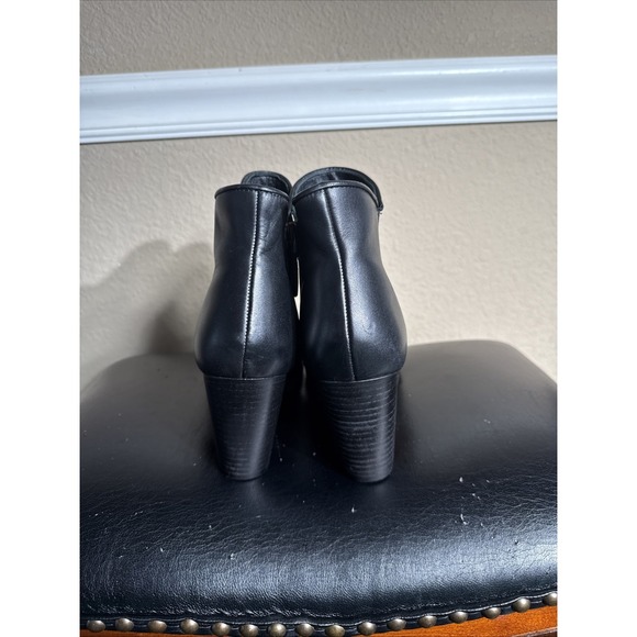 Thursday Boot Co Women's Size 9 US Black Ankle Boots Zipper Leather Bootie - Picture 3 of 7